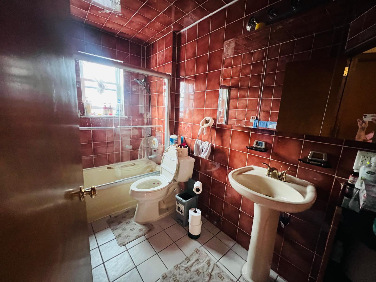 Habitación amplia con buena iluminación, closet, aire acondicionado y calefacción