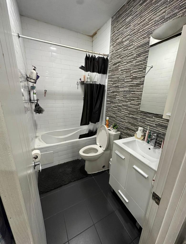 Habitación privada sin amoblar con excelente ubicación