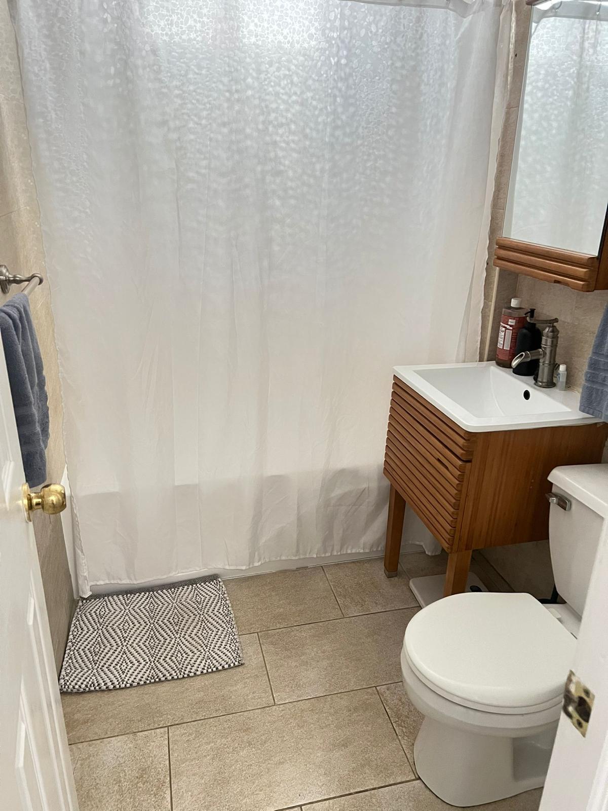 Beautiful room for rent in Jackson Heights!