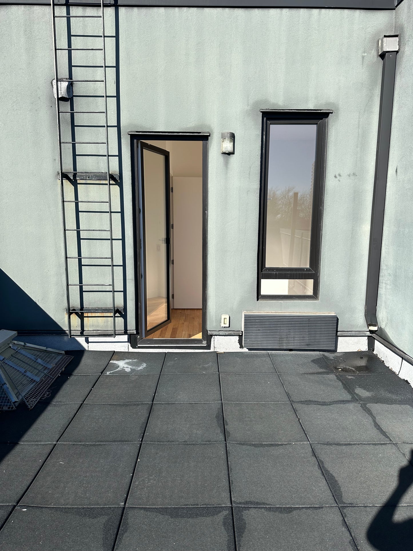 Habitación Privada con Terraza Amplia y Laundry incluido.