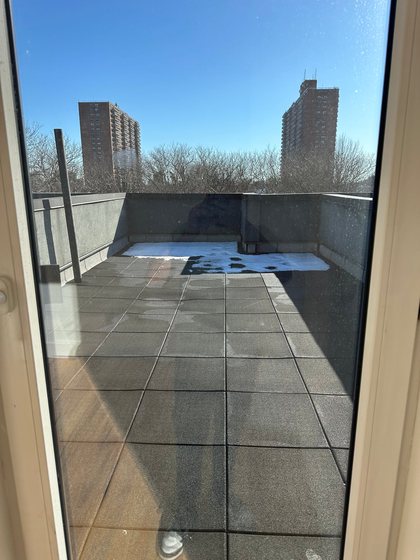 Habitación Privada con Terraza Amplia y Laundry incluido.