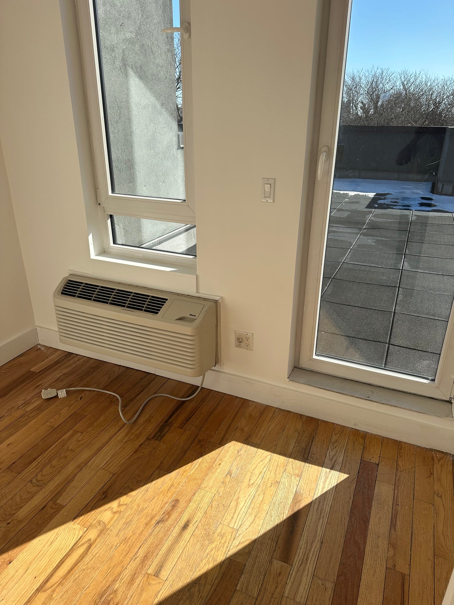 Habitación Privada con Terraza Amplia y Laundry incluido.