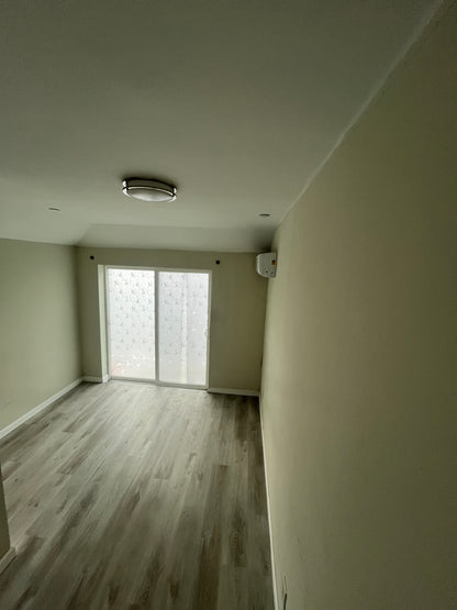 Habitación con balcón y linda vista