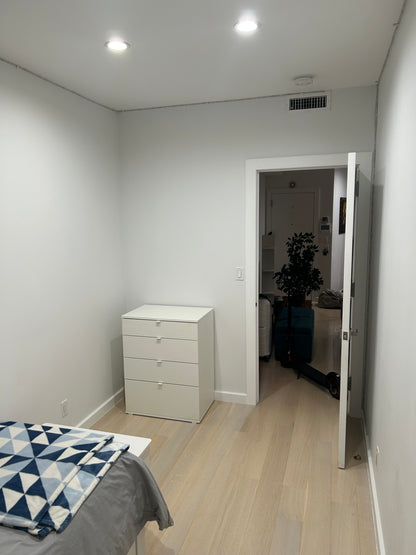 Habitación amoblada en Middle Village