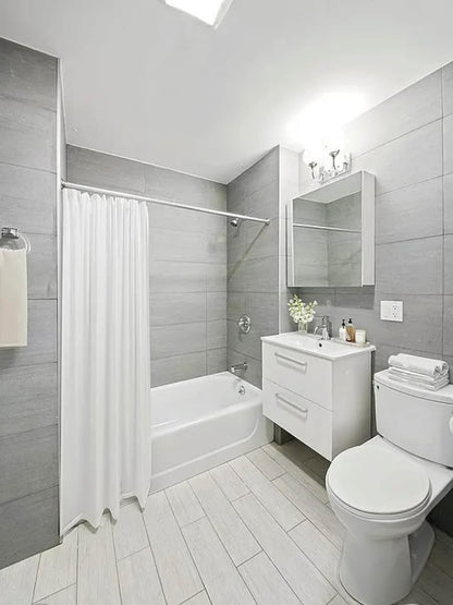 Habitación privada sin amoblar en Elmhurst, Queens. Frente al Mall