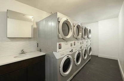 Habitación privada sin amoblar en elmhurst, Queens, frente al Mall