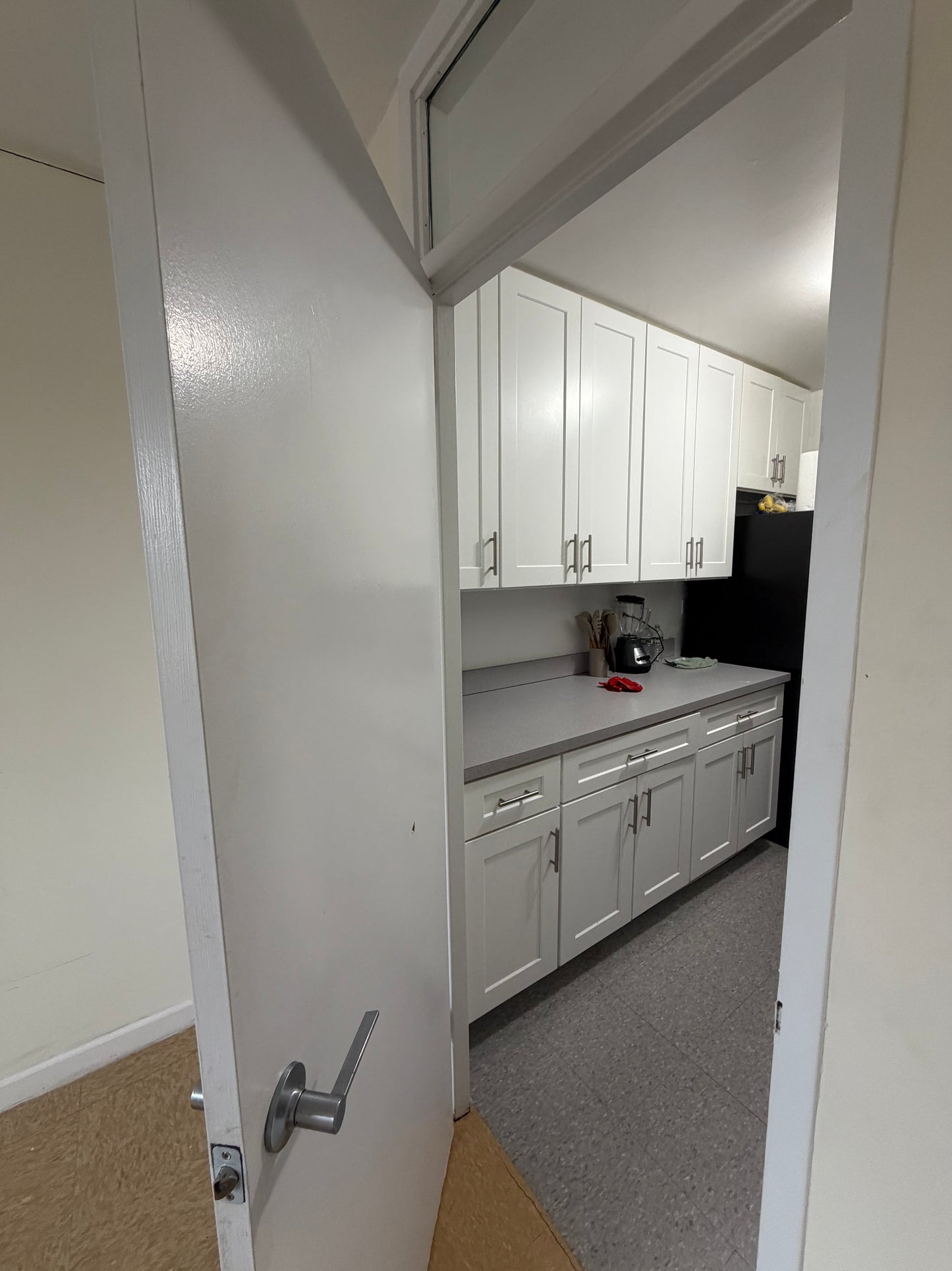 HABITACIÓN LUMINOSA EN CONJUNTO CON PISCINA