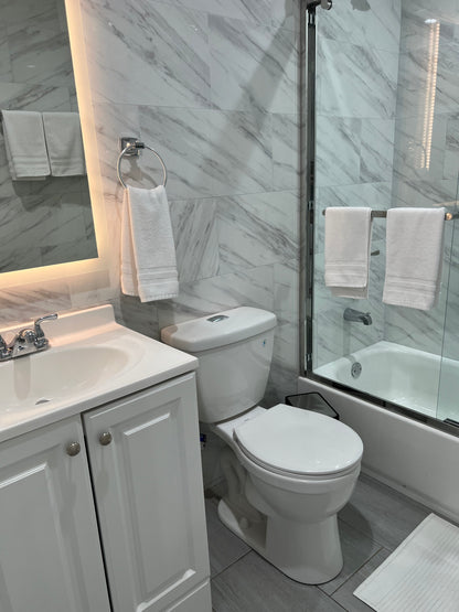 Habitación privada en East Elmhurst, cerca de LaGuardia – Parking disponible
