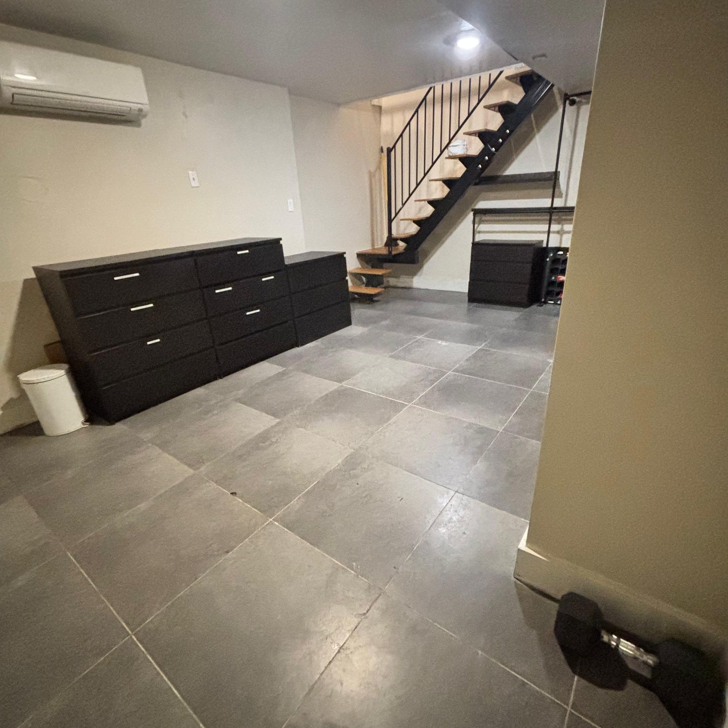 Basement semi-amoblado en bedstuy con entrada independiente