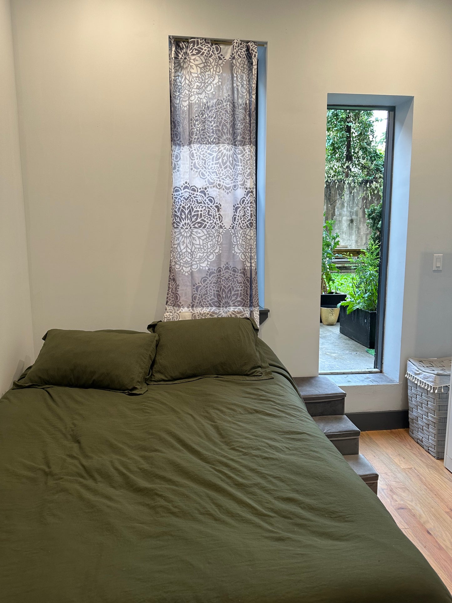 Habitación privada amoblada con patio Privado