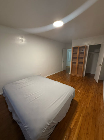 Private room in Queens, near the 7 train.