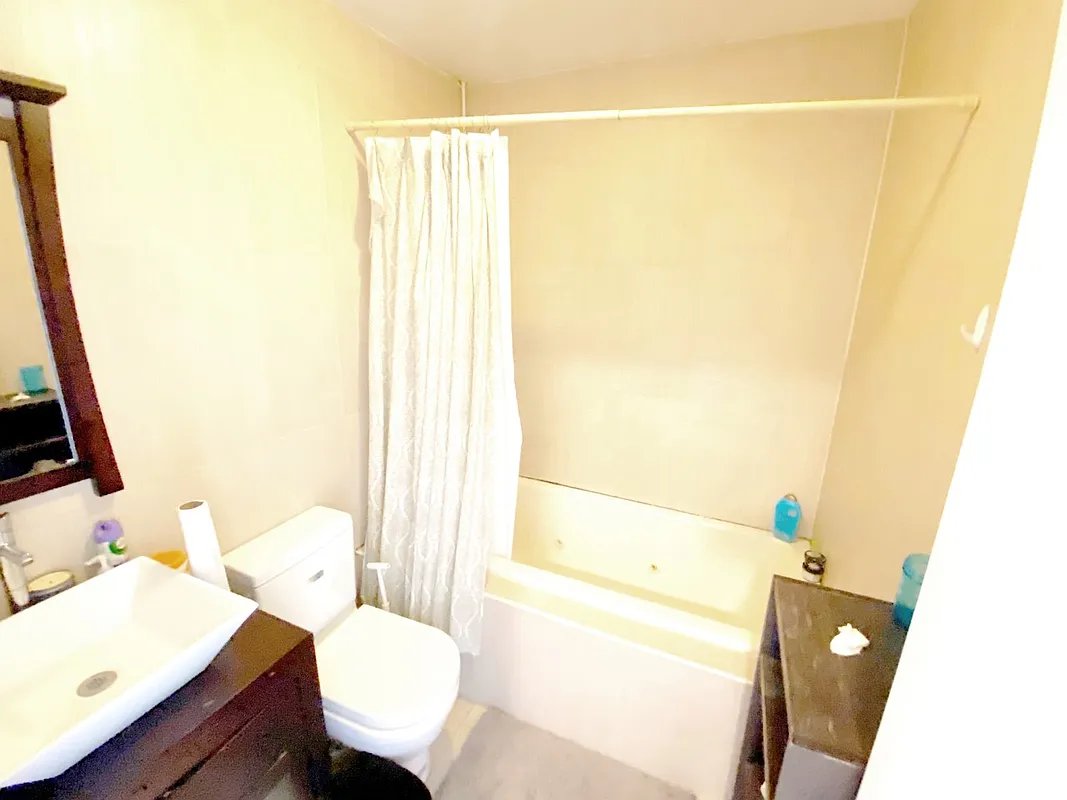 Apartment For Rent - Greenwood