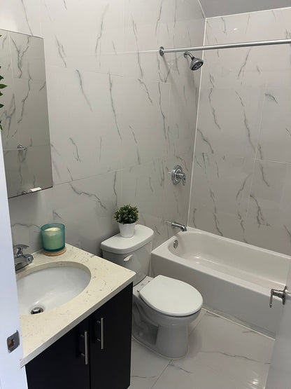 Furnished Private Room Near the Train (Queens)