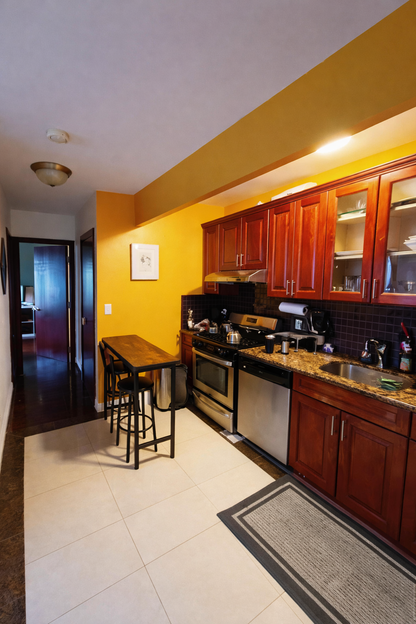 Private room one block from Train Station 7