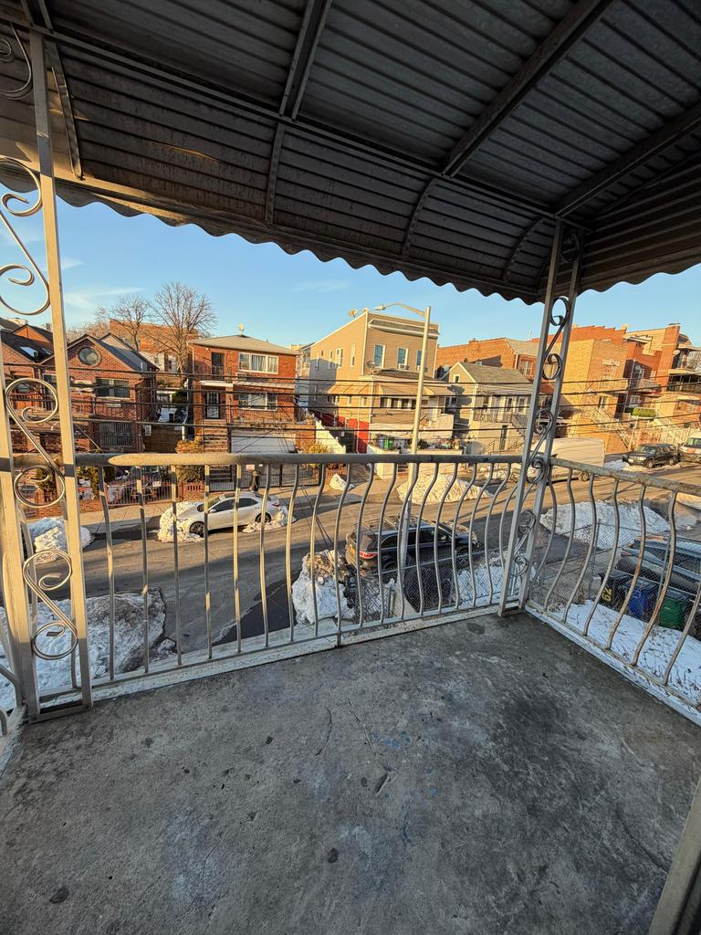 Habitación privada, amoblada con balcón privado en Woodside