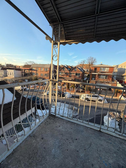 Habitación privada, amoblada con balcón privado en Woodside