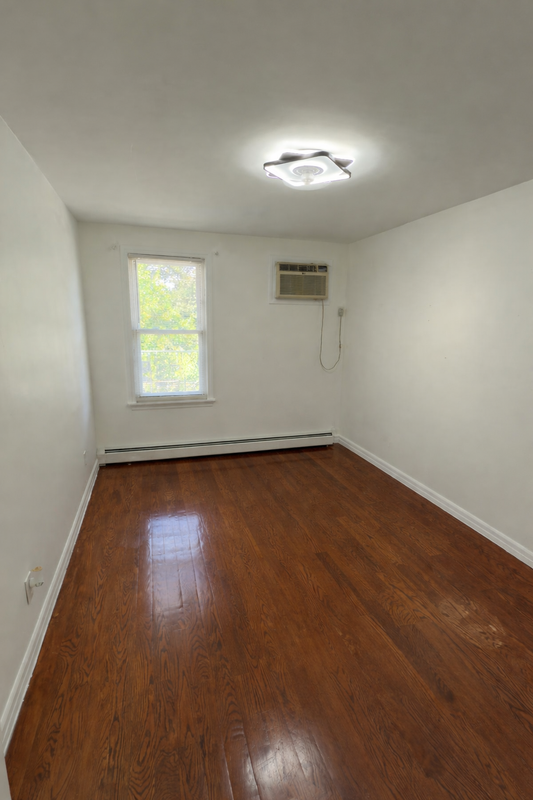 Comfortable family room near the police training academy in NY