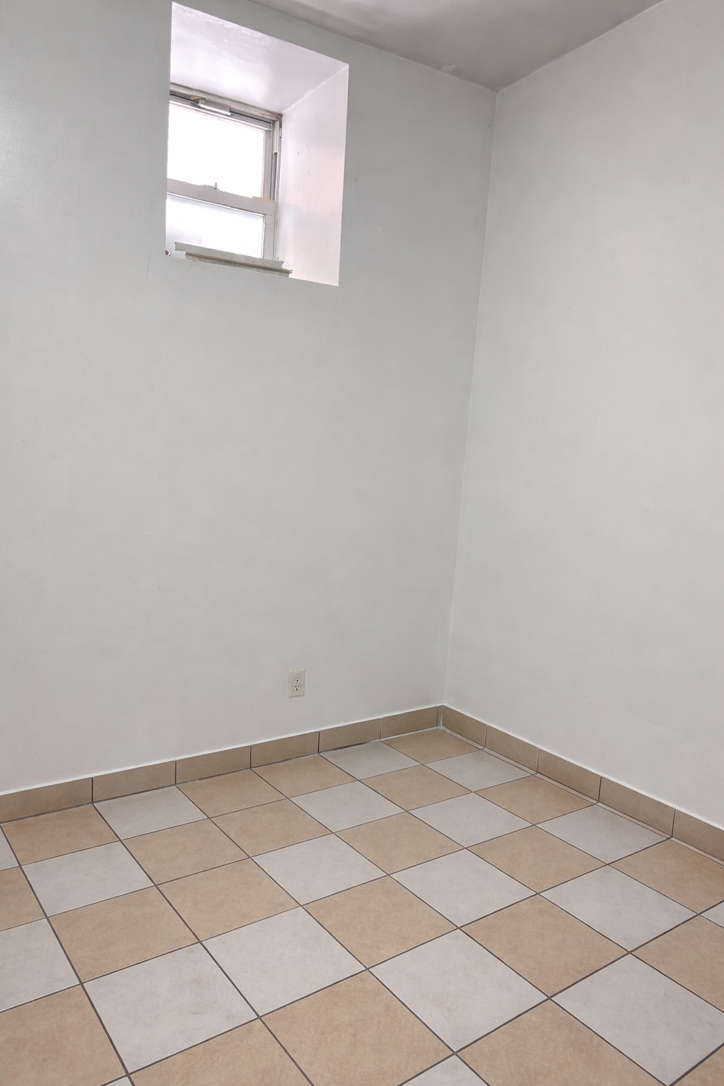 Private room on Junction Blvd in Queens