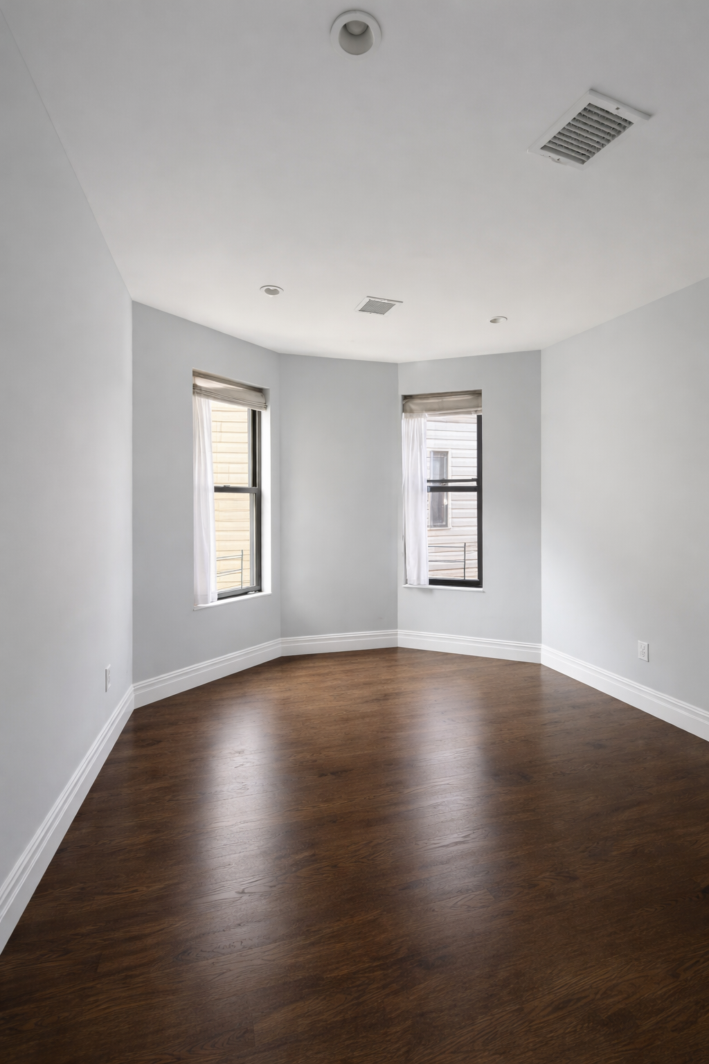 Habitación Privada Sin Amoblar en Cypress Hills