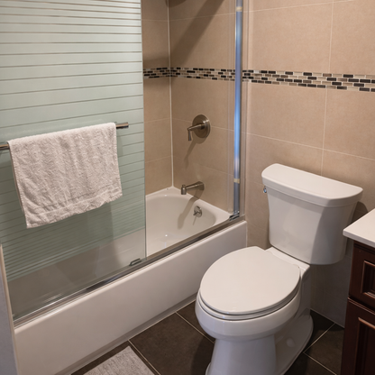 Habitación súper bonita con baño privado, disponible para mujer.