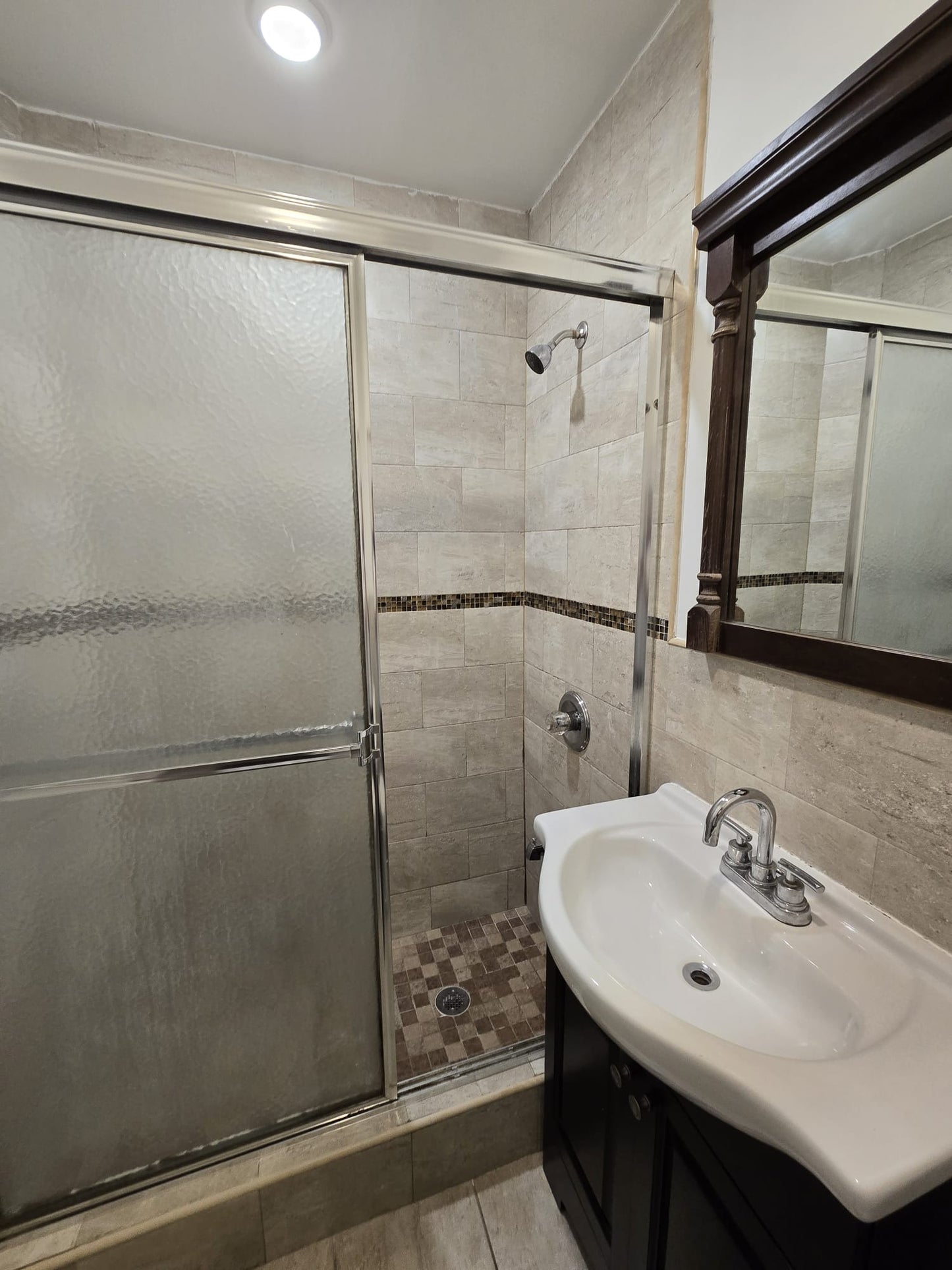 Spacious Room in East New York – Perfect for Women