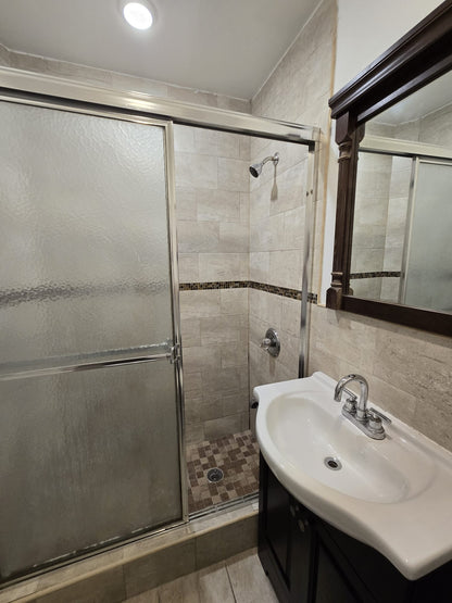 Spacious Room in East New York – Perfect for Women