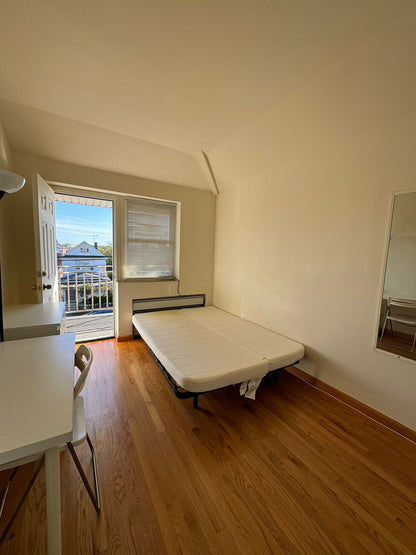 Habitación privada en Elmhurst!