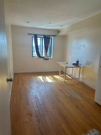 Habitación privada cerca del tren 7