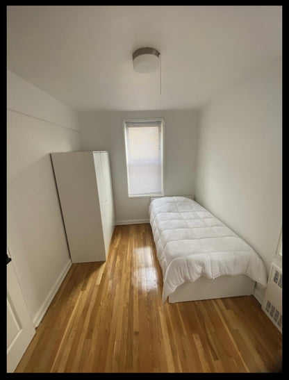 Private room for rent in Kew Gardens