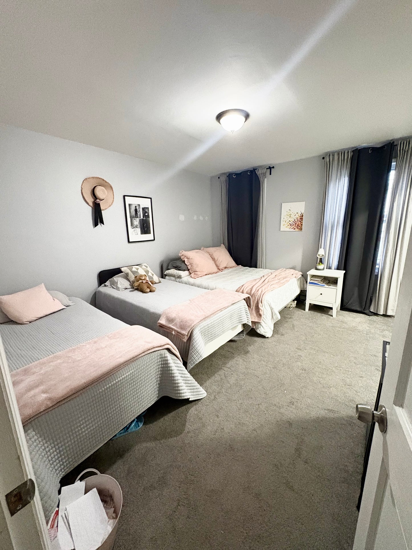 Furnished room for rent in Queens!