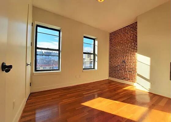 Modern 4 Bedroom / 1 Bathroom