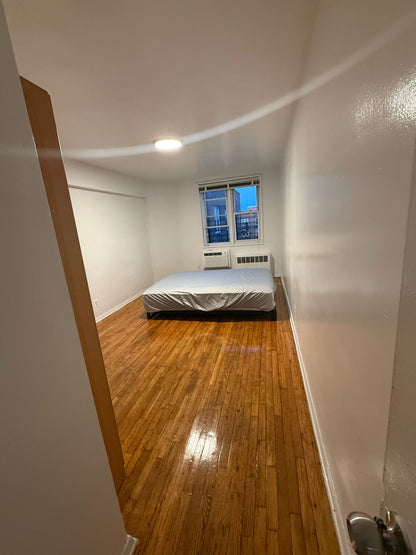 Private room in Queens, near the 7 train.