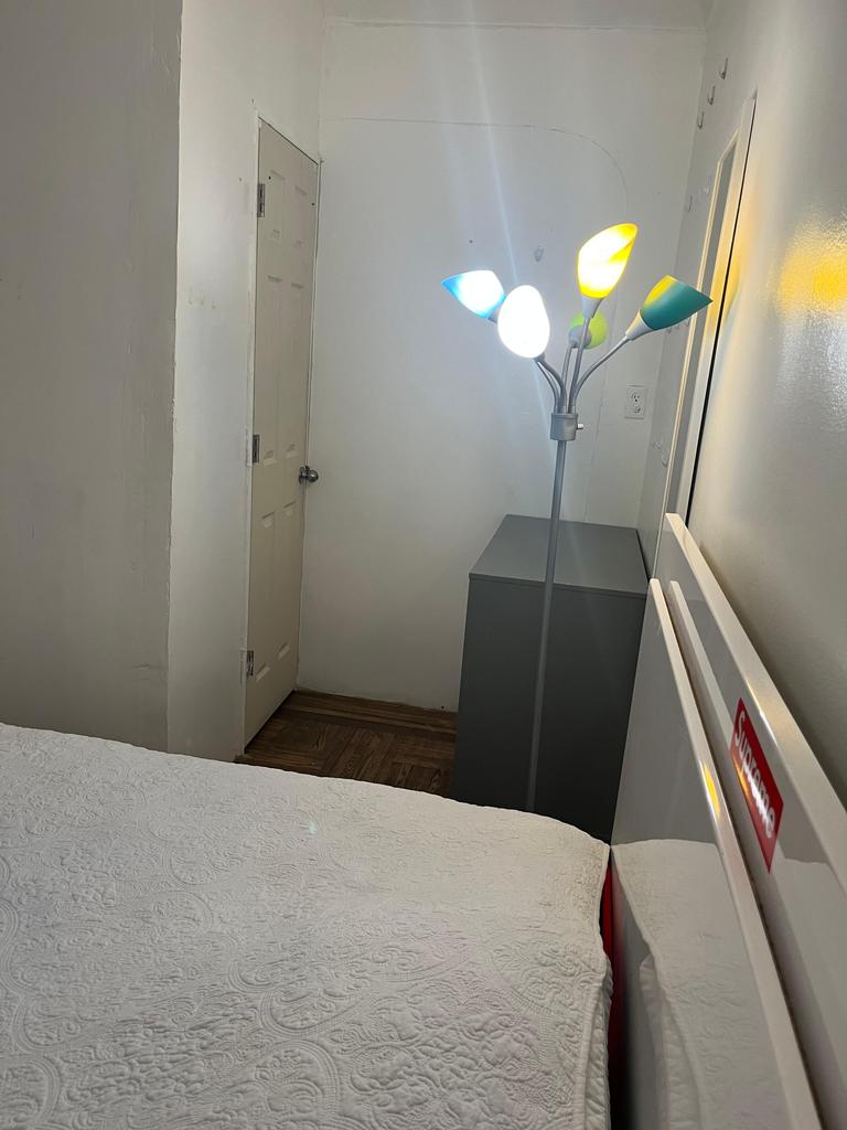 ¡Hermosa habitación disponible ya! Depósito flexible