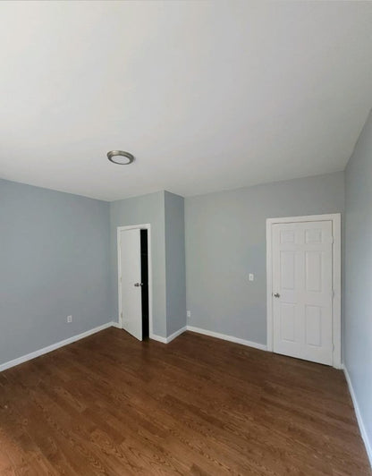 Room for rent in a good area and close to the train