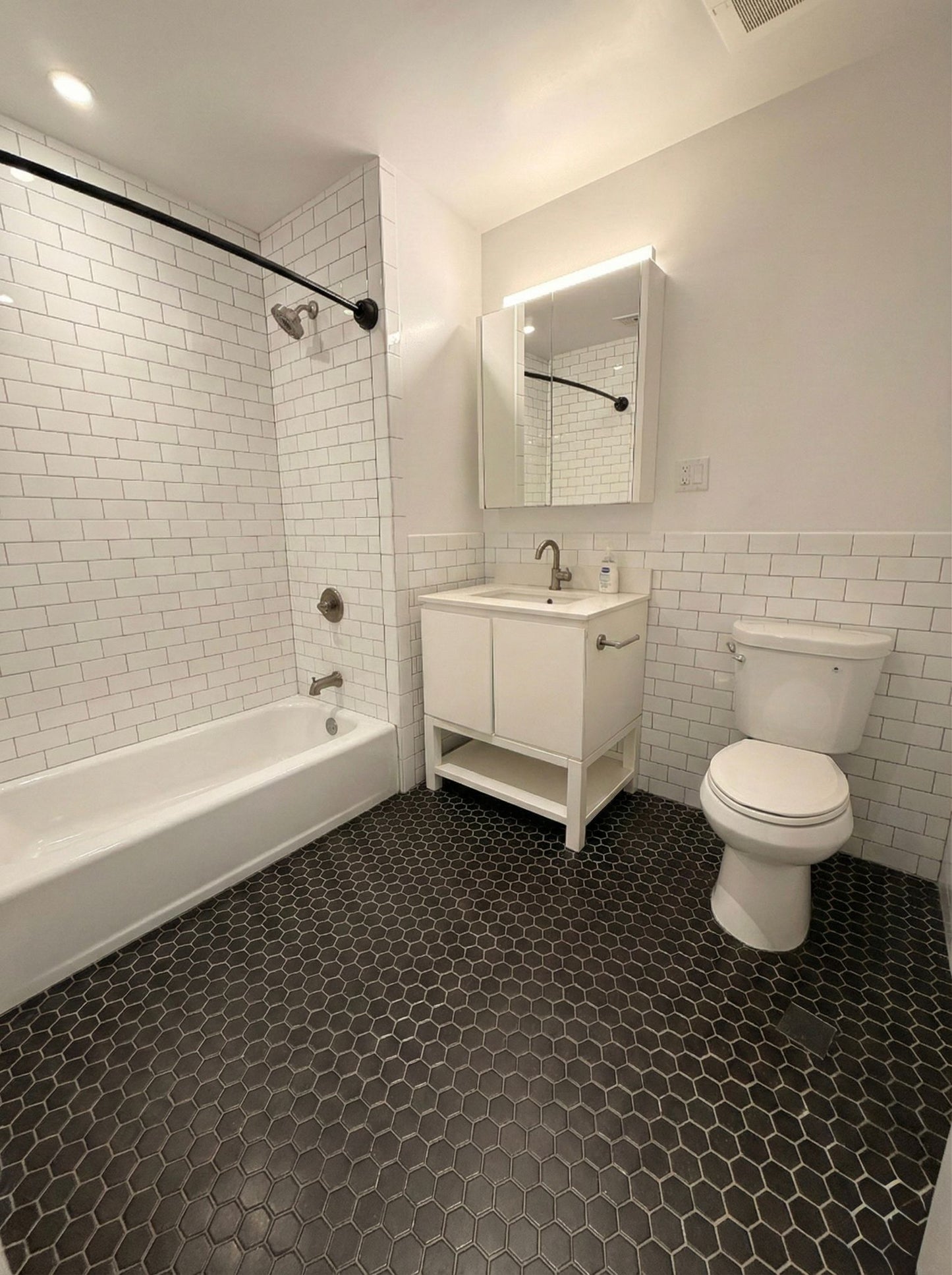 Spacious 5 Bedroom, 3 Bathroom Apartment in Bushwick