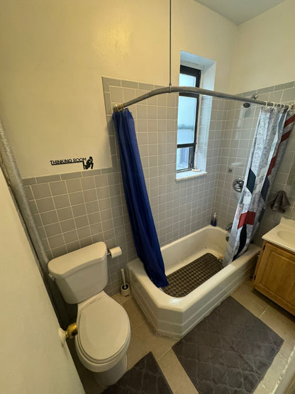 Apartment for 1 person for rent in Astoria!