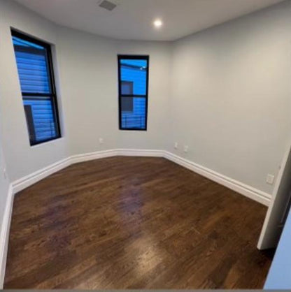 Habitación Privada Sin Amoblar en Cypress Hills