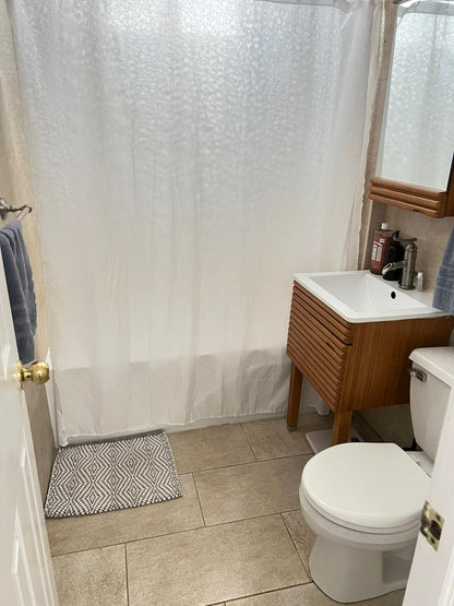 Beautiful room for rent in Jackson Heights!