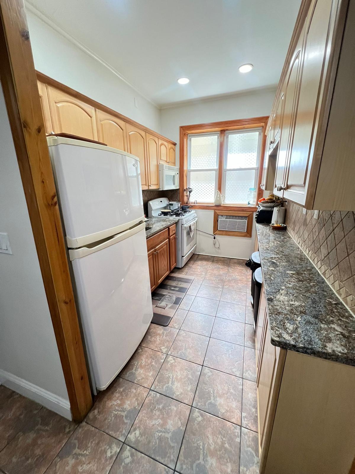 Beautiful room for rent in Jackson Heights!