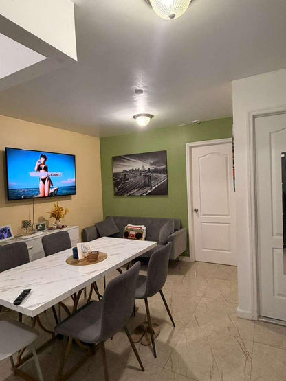 Habitación privada Elmhurst, cerca a tren y mall