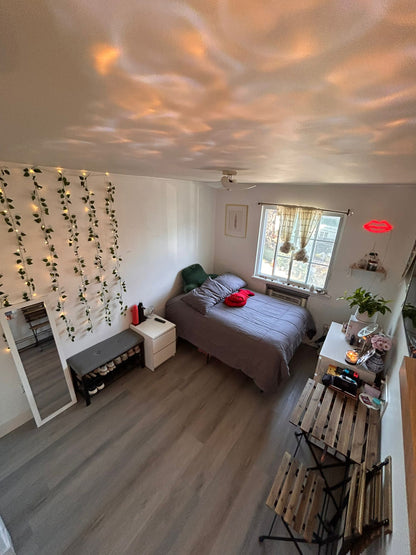 ¡Amplia y cómoda habitación en Ridgewood!