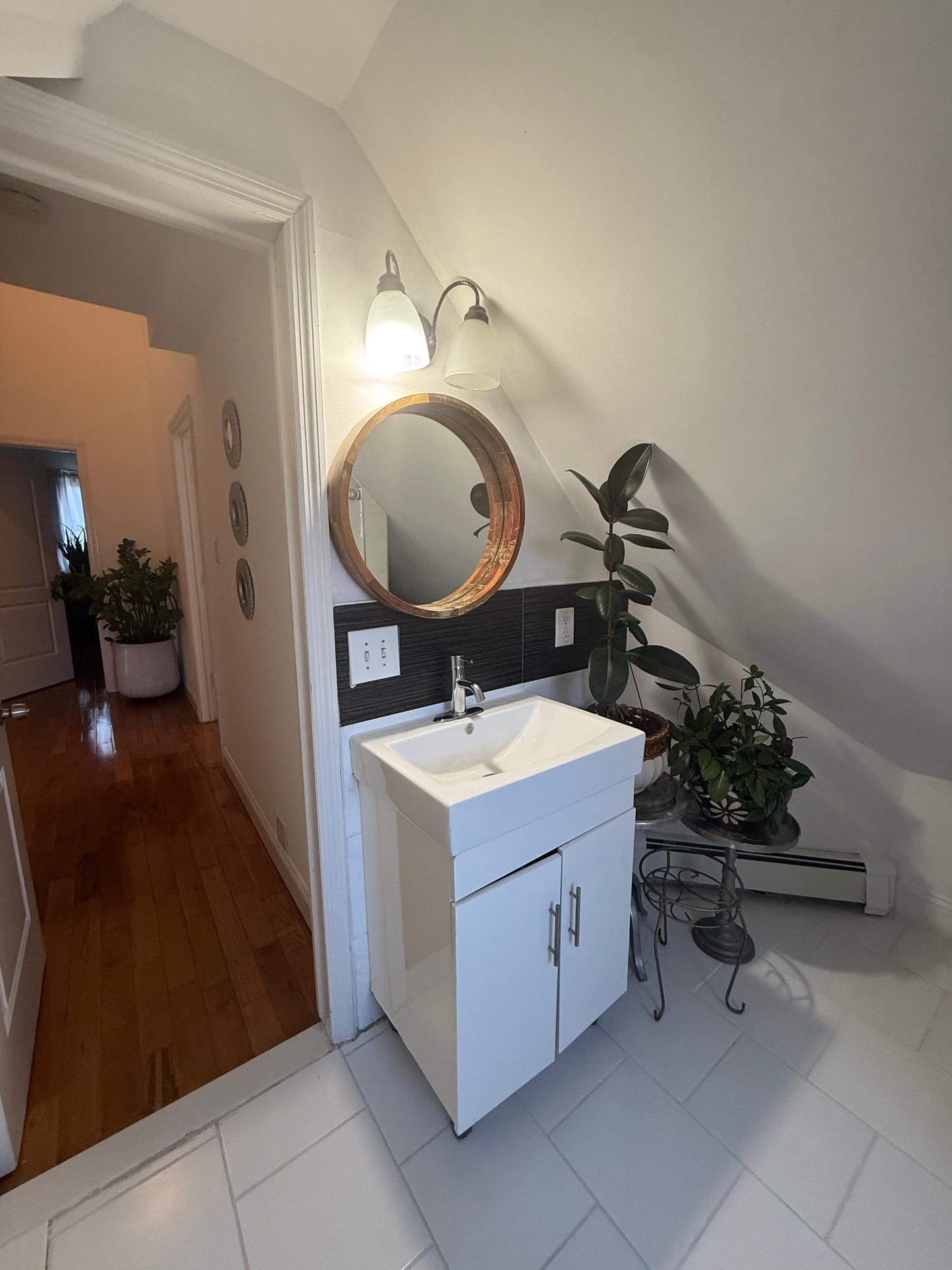 Room in the Bronx in a Private House – Close to Everything, with Access to Patio and Balcony