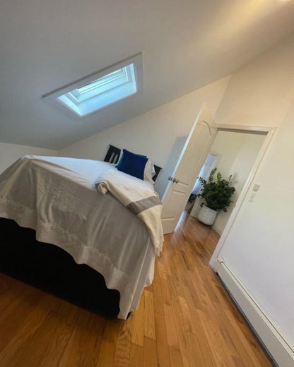 Room in the Bronx in a Private House – Close to Everything, with Access to Patio and Balcony