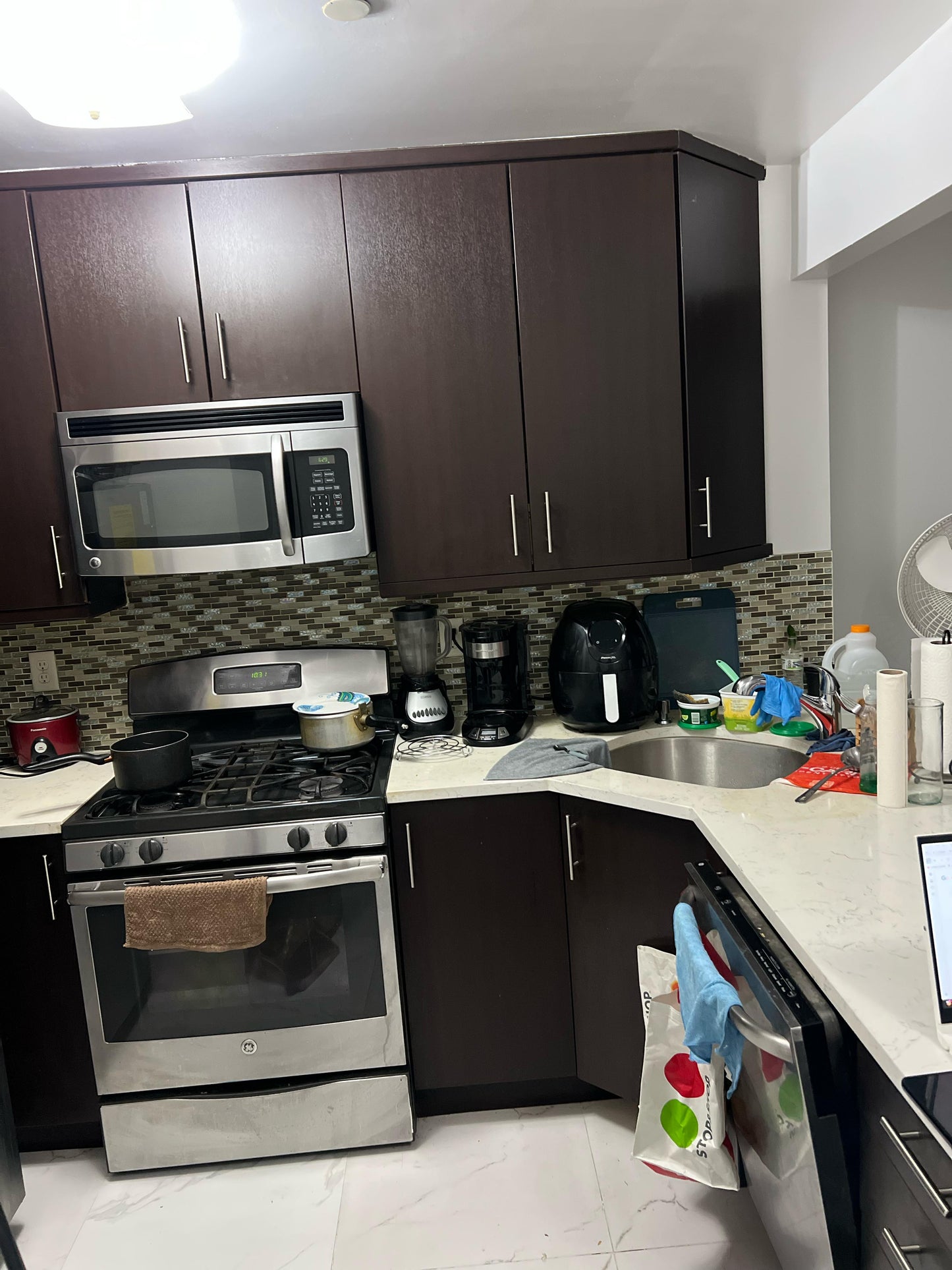Room for rent in ELMHURST available now!
