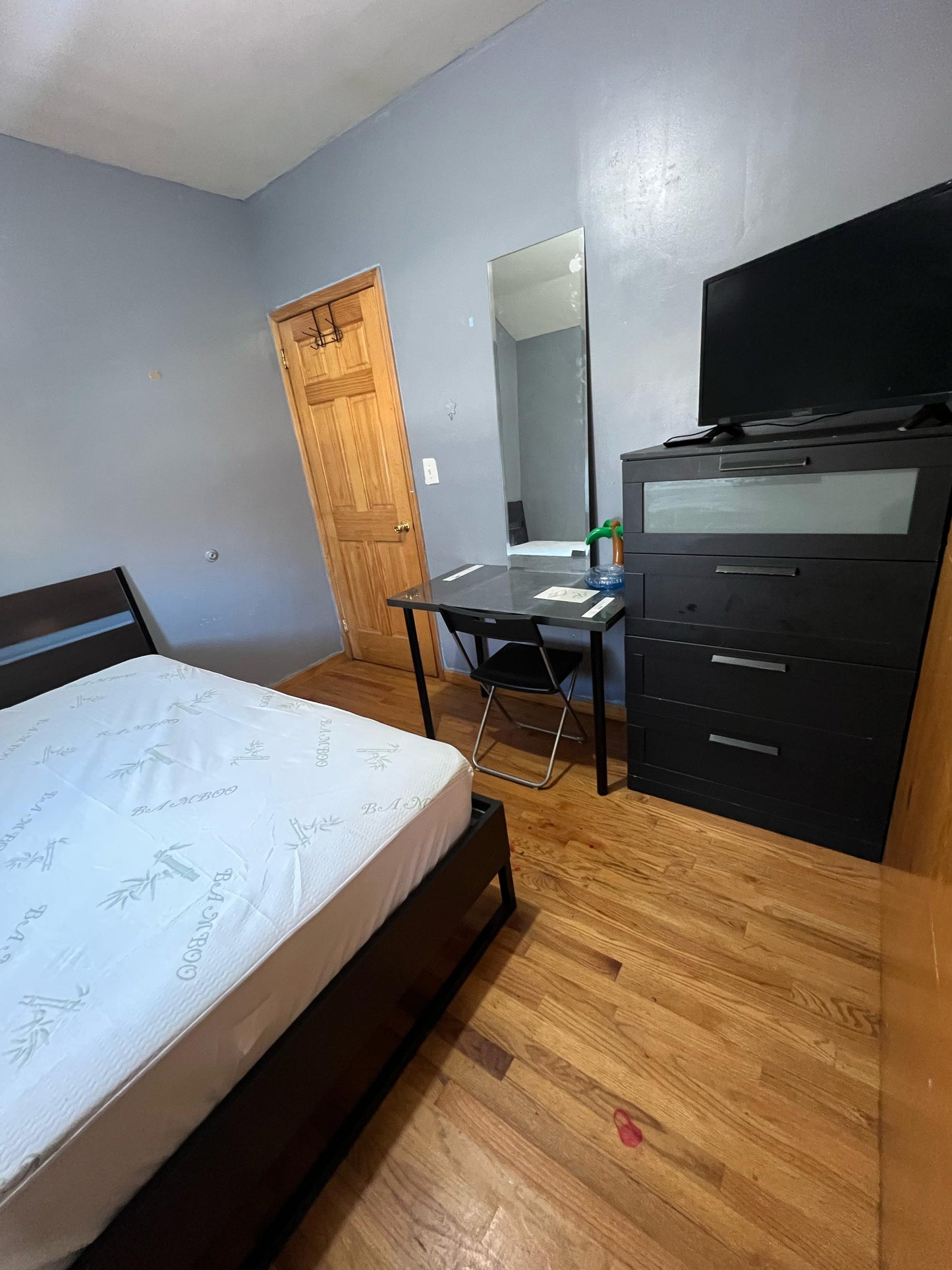 Room for rent in Elmhurst!