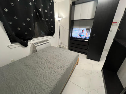 Room for rent in ELMHURST available now!