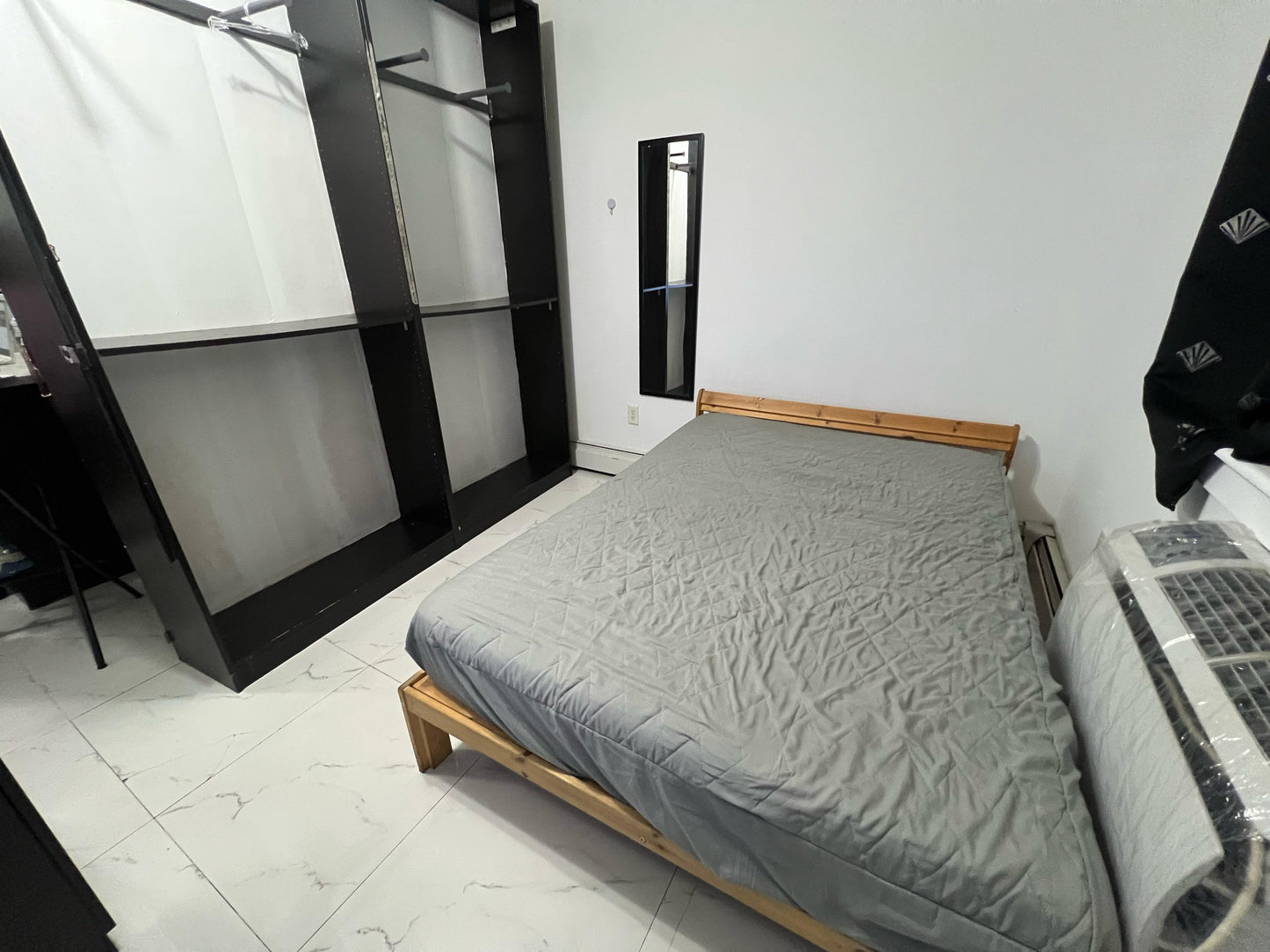 Room for rent in ELMHURST available now!