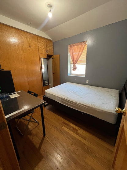 Room for rent in Elmhurst!