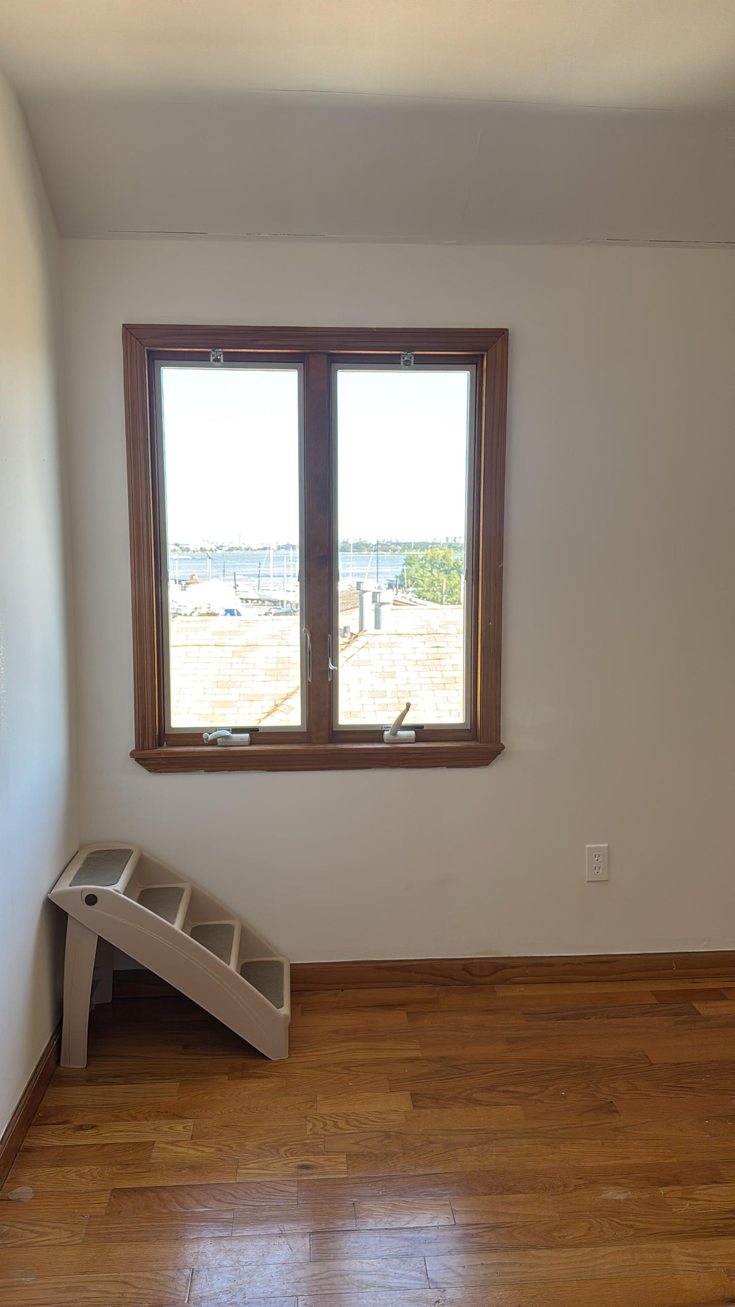 Private room for rent in College Point, available now!