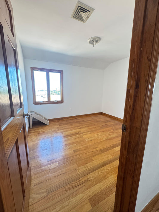 Private room for rent in College Point, available now!